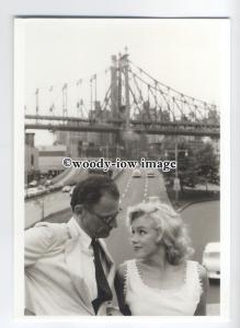 b3671 - Film Actress - Marilyn Monroe & 1st Husband, A Miller - modern postcard