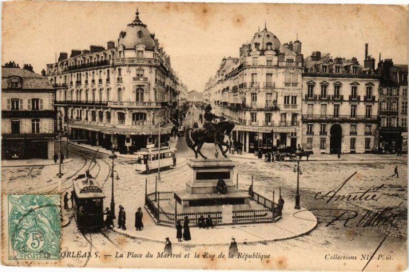 CPA ORLÉANS - Place du Martroi et la Rue de la Republique (164126)