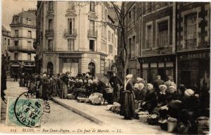 CPA AK BLOIS - Rue Denis-Papin - Un Jour de Marché (193500)