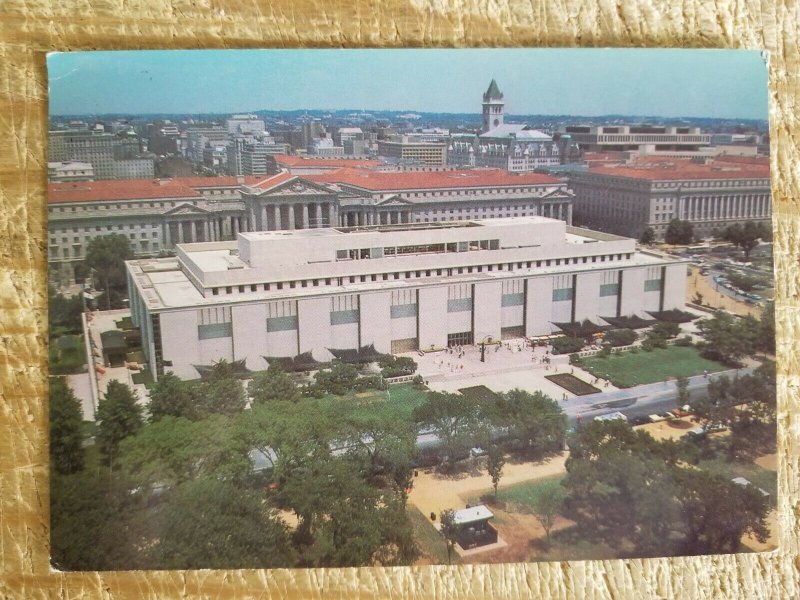 THE NATIONAL MUSEUM OF HISTORY AND TECHNOLOGY IN WASHINGTON.VTG POSTCARD*P11