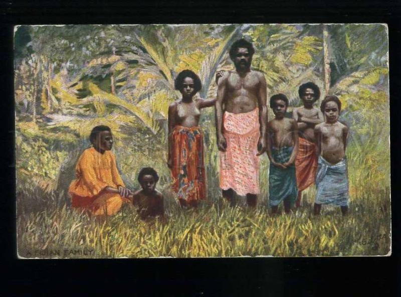 213746 FIJI Semi-nudes Fijian family Vintage TUCK postcard