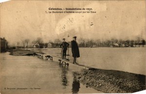 CPA Inondations COLOMBES Le Boulevard dAchéres coupé par les Eaux (413151)