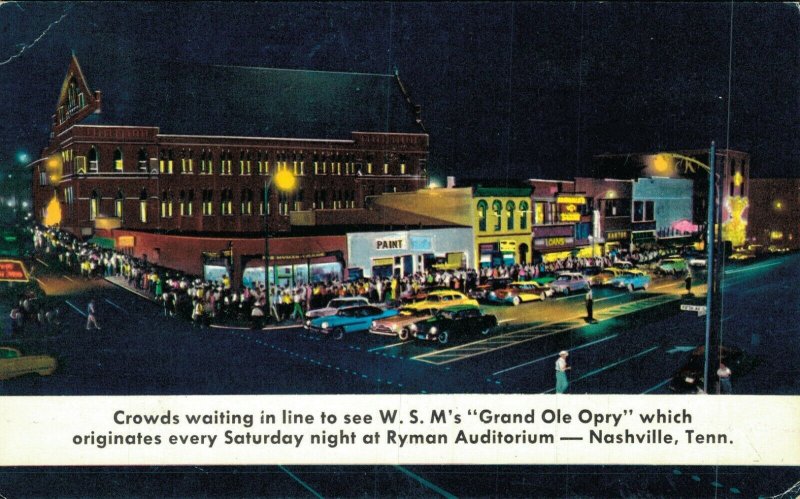 USA Crowds Waiting in line to see WSM Grand Ole Opry Nashville Postcard 07.32