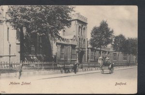 Bedfordshire Postcard - Modern School, Bedford    RS7884