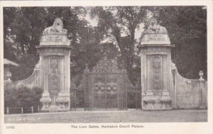 England London The Lion Gates Hampton Court Palace