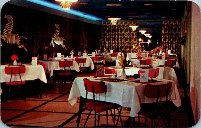 Postcard SK Saskatoon Golfs Restaurant Zebra Room Photo G. Hendricks 1960s K58