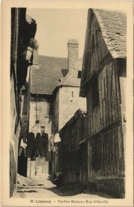 CPA LISIEUX - Vieilles Maisons Rue d'Ouville (140874)