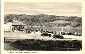 c1930 BAGOTVILLE QUEBEC CANADA THE WHARF LE QUAIE GATHERING POSTCARD 43-101