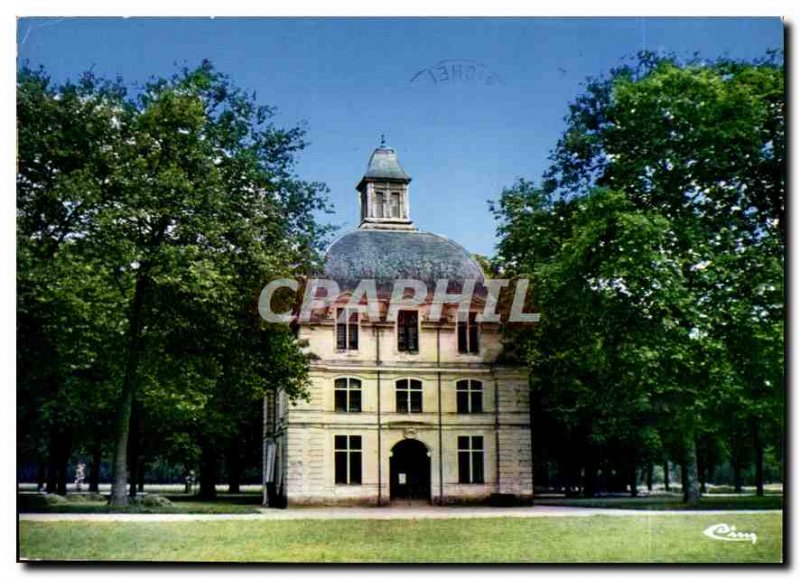 Postcard Modern Richelieu I and L Chateau Park Museum The dome