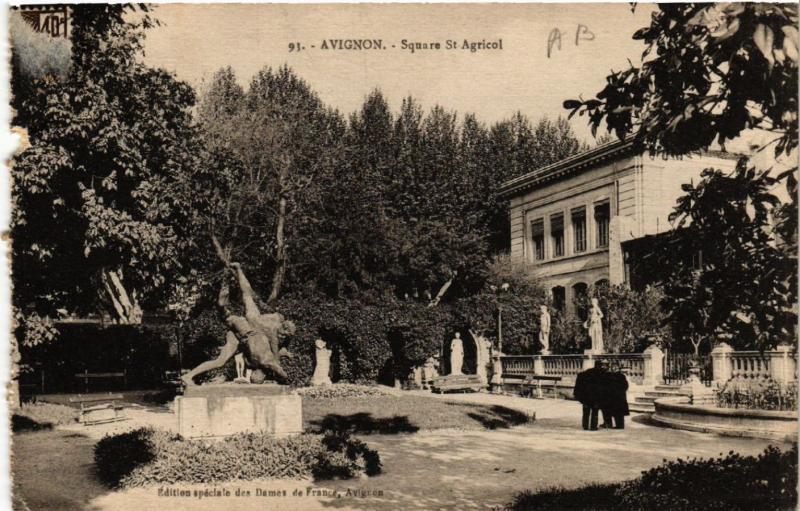 CPA AVIGNON - Square St-Agricol (511431)