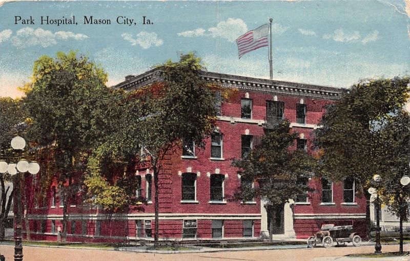 Mason City Iowa~Park Hospital~American Flag~Vintage Car in Street~1918 Postcard