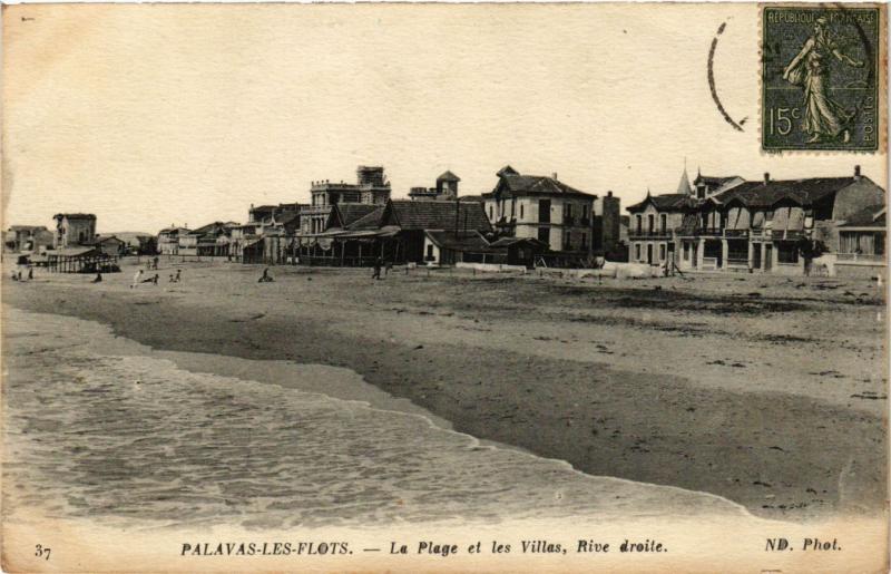 CPA Palavas-Les-Flots-Le Plage et les Villas Rive droite (255547)