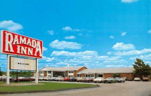 Seekonk Massachusetts Ramada Inn Street View Vintage Postcard K64314