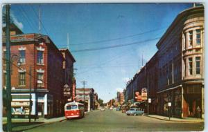 TROIS RIVIÉRES, QUÉBEC Canada  Street Scene RUE DES FORGES ca 1950s Postcard 