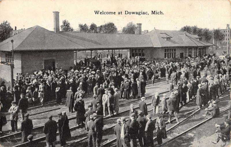 Dowagiac Michigan Busy Railroad Station Scene Antique Postcard KK1921