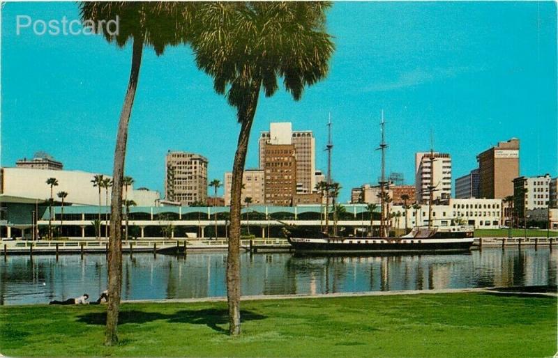 FL, Tampa, Florida, Skyline, Hillsboro River, Convention Center, Curteichc