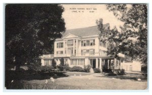 LYME, NH New Hampshire ~ The (1820) Historic ALDEN TAVERN c1940s Postcard