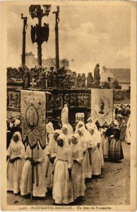 CPA Plougastel Daoulas- Un jour de Procession FRANCE (1026362)