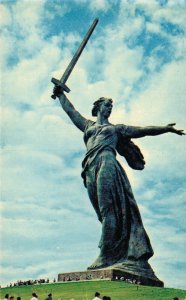 Russia Volgograd Monument to the Ensemble Main Monument Vintage Postcard 07.50