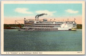 Keokuk Iowa 1940s Postcard SS President Steamboat on Mississippi River