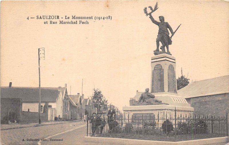 Lot348 saulzoir le monument et rue marechal foch france