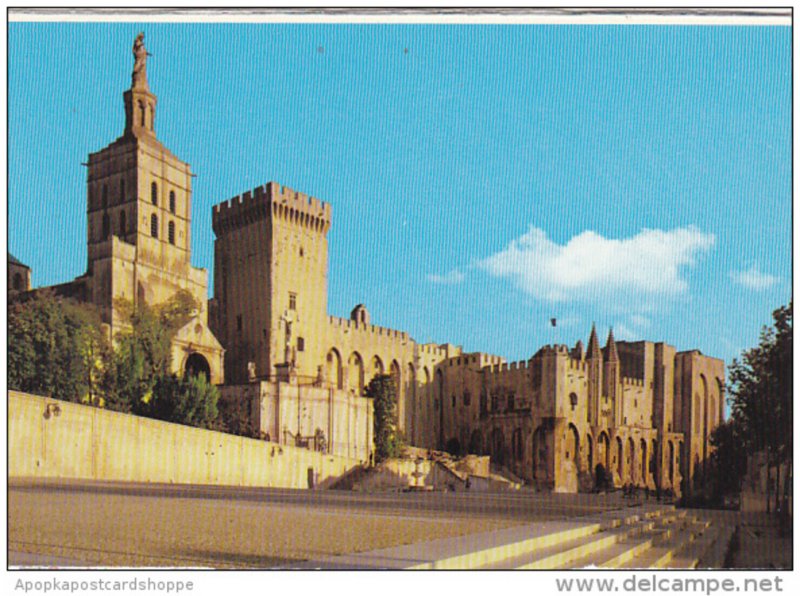 France Avignon La Cathedrale et le Palais des Papes