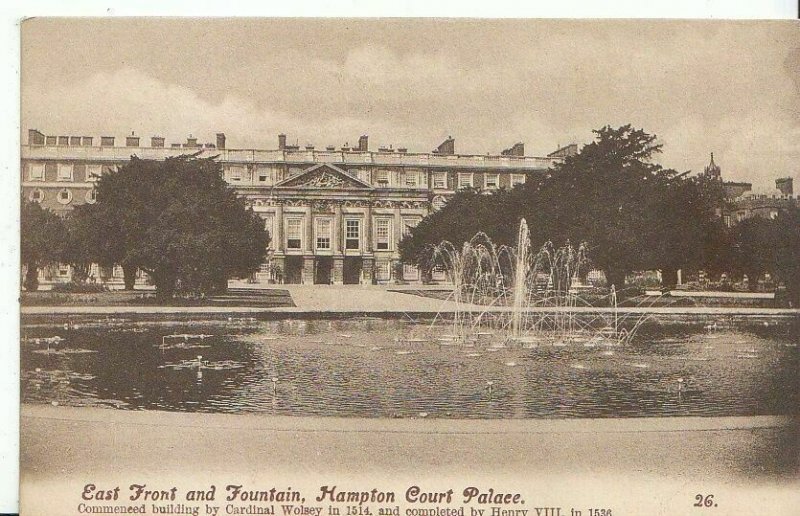 Middlesex Postcard - East Front and Fountain - Hampton Court Palace  ZZ108