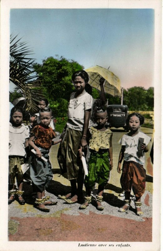 PC CPA LAOS, LAOTIENNE AVEC SES ENFANTS, Vintage Postcard (b26712)