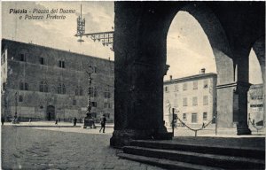 CPA PISTOIA Piazza del Duomo e Palazzo Pretorio. ITALY (467744)