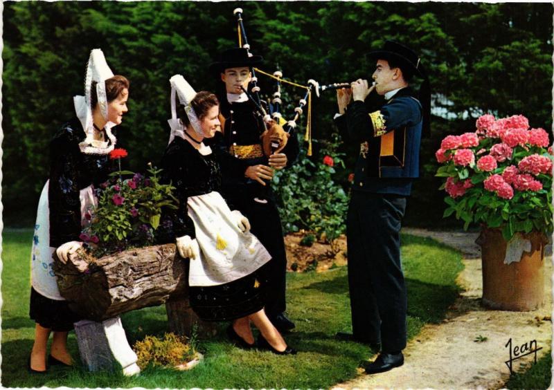 CPM France - Folklore - Bretagne - Costumes de Quimper (770023)