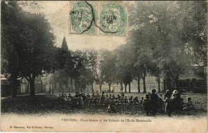 CPA VERVINS Place Sohier et les Enfants de l'Ecole Maternelle (804569)