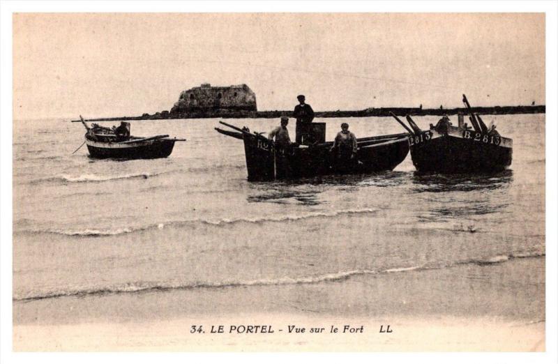 le Portel   Vue sur le Fort, fisherman in boats