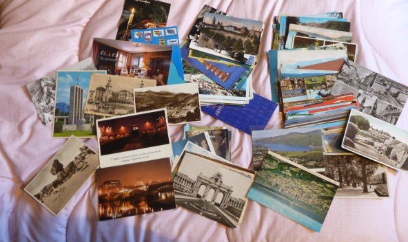 World Selection of  350 assorted used and new postcards,