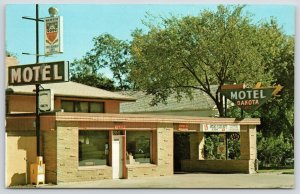 Rapid City South Dakota~Dakota Motel~Downtown~Close Up Carport~Neon Signs~1960s