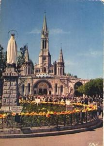 POSTAL 57166: Lourdes La Basilique et la Vierge Couronnee
