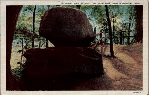 1930s MUSCATINE IOWA WILDCAT DEN STATE PARK BALANCED ROCK LINEN POSTCARD 36-113