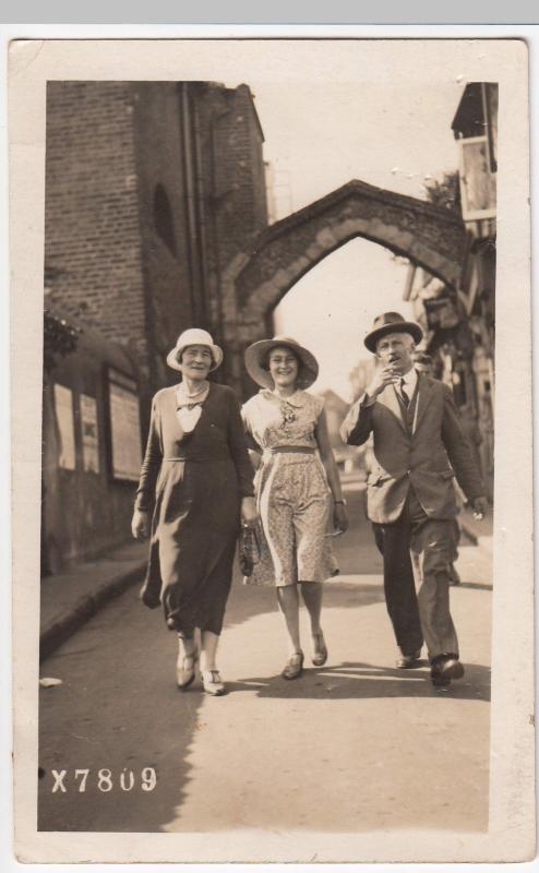 Social History; Family Group In Front Of Old Stone Arch RP PPC, Catford 1932 PMK 