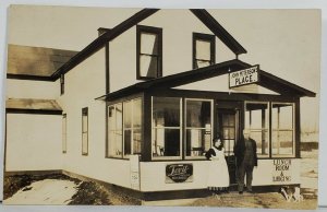 RPPC MN John Peterson's Place Lunch Room-Lodging Lovit Beverage Postcard Q11