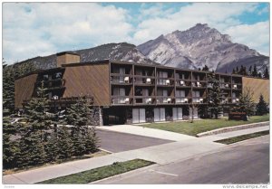 Traveller's Inn, BANFF, Alberta, Canada, PU-1977