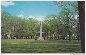 Cenotaph , Memorial Park , WINDSOR , Nova Scotia , Canada , 40-60s