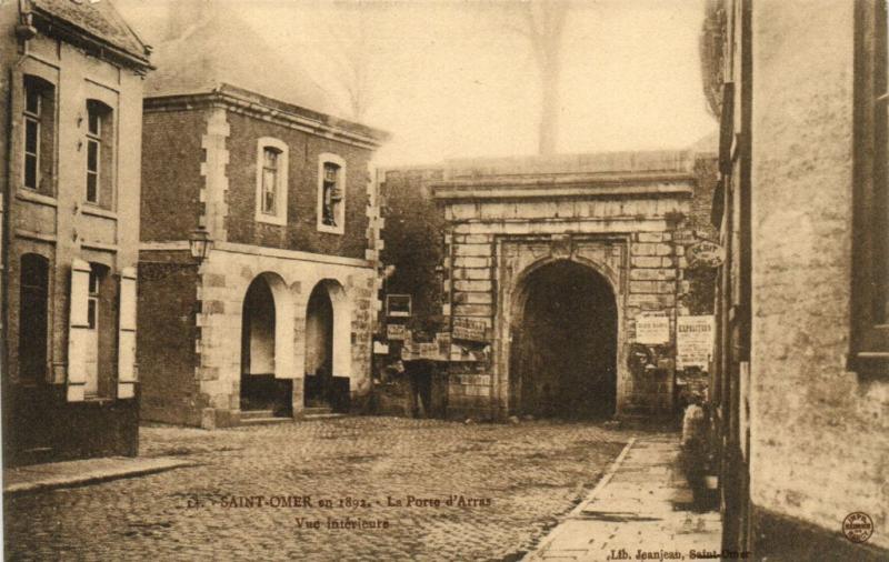 CPA St-OMER - La Porte d'Arras-vue intériure (180900)