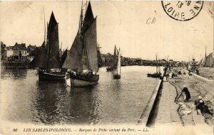 CPA Les SABLES-d'OLONNE - Barques de Peche sortant du port (637178)