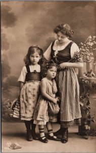 Mother and Daughters Black and White Vintage RPPC C052