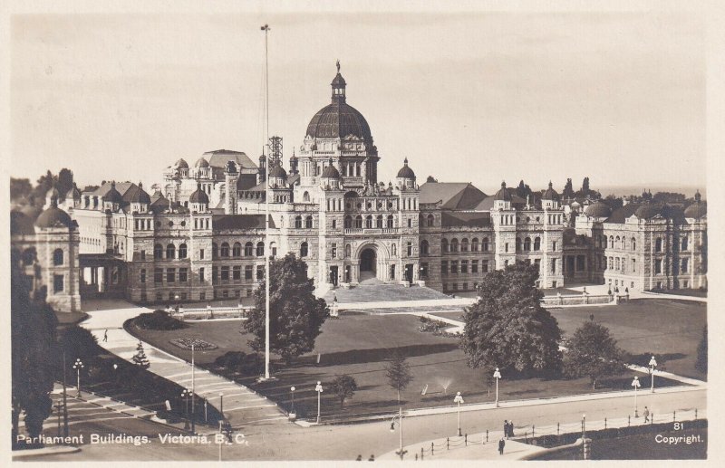 RP; VICTORIA, British Columbia, Canada, 20-40s; Parliament Buildings