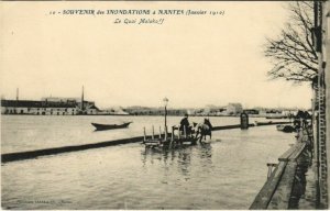 CPA SOUVENIR des INONDATIONS a NANTES La Quai Malakoff (150736)