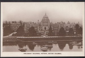 Canada Postcard - Parliament Buildings, British Columbia  A8513