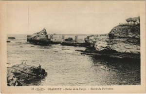 CPA Biarritz Rocher de la Vierge ,Entree du Port vieux FRANCE (1126175)