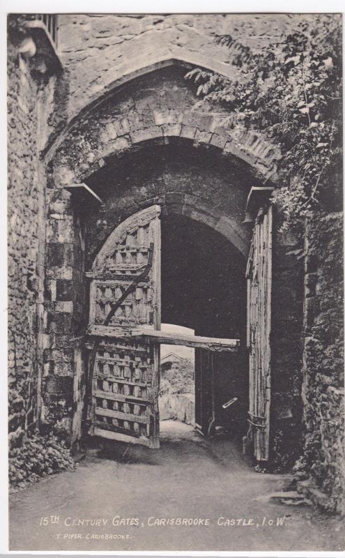 Isle of Wight; 15th c Gates, Carisbrooke Castle PPC, Unposted By T Piper 