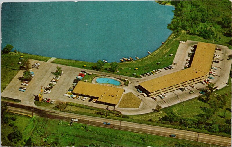 Holiday Inn Hotel Des Moines Iowa IA Fleur Drive Birdseye c1962 Postcard H6