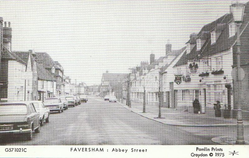 Kent Postcard - Faversham - Abbey Street   A6104